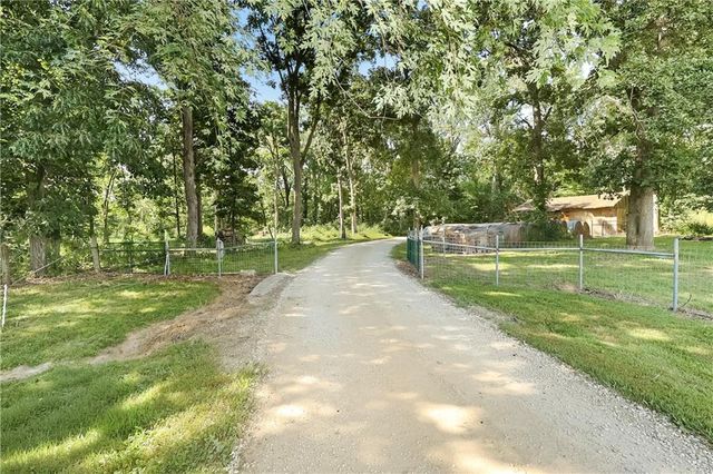 28605 E 239th Street, Harrisonville, MO 64701