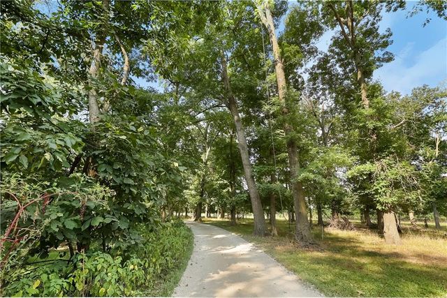 28605 E 239th Street, Harrisonville, MO 64701