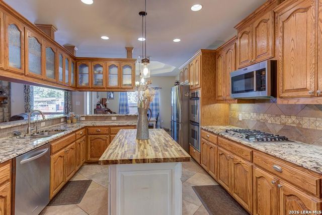 1057 LOMA VERDE DR, New Braunfels, TX 78130