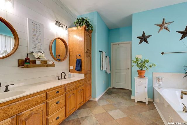 1057 LOMA VERDE DR, New Braunfels, TX 78130