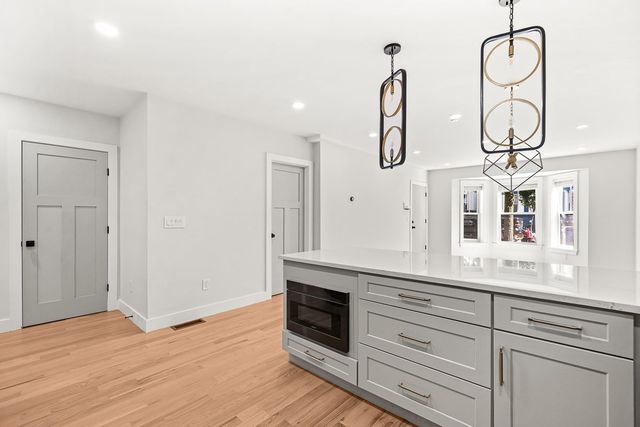 216 Havre St 1, Boston, MA 02128