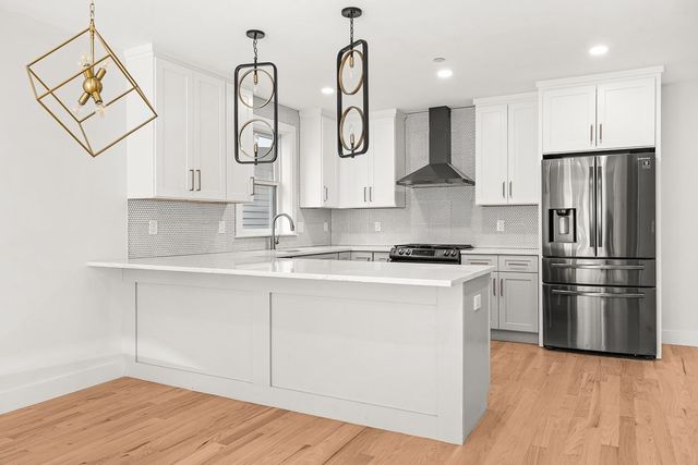 216 Havre St 1, Boston, MA 02128