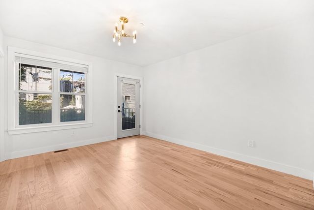 216 Havre St 1, Boston, MA 02128