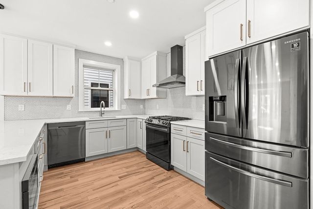 216 Havre St 1, Boston, MA 02128