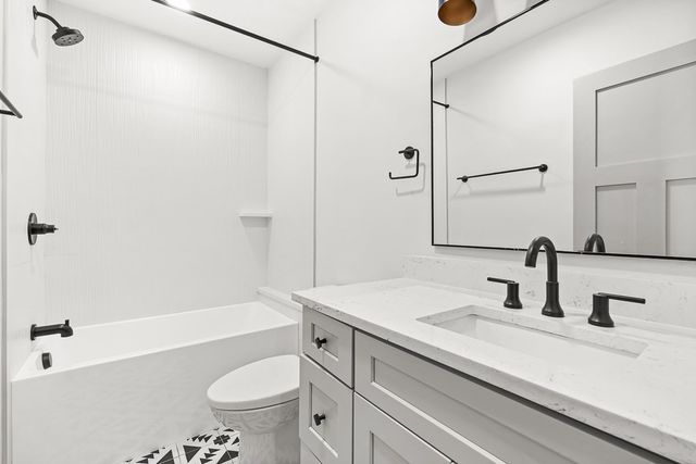 216 Havre St 1, Boston, MA 02128