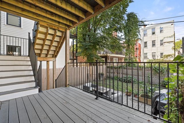 216 Havre St 1, Boston, MA 02128