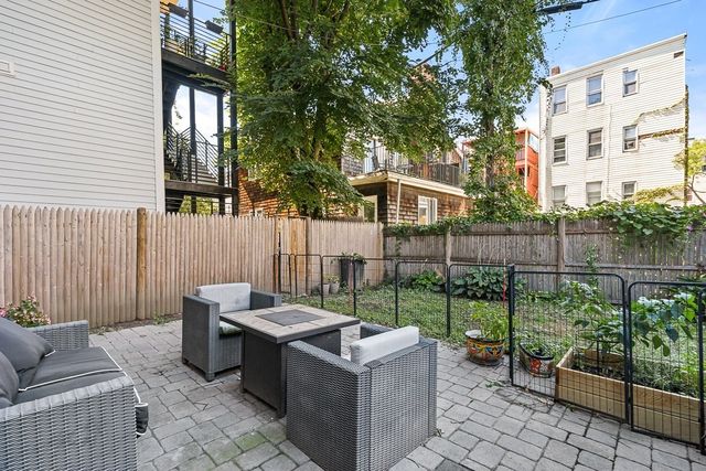 216 Havre St 1, Boston, MA 02128