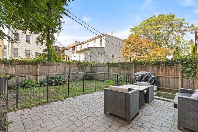 216 Havre St 1, Boston, MA 02128