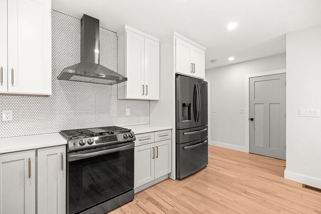 216 Havre St 1, Boston, MA 02128