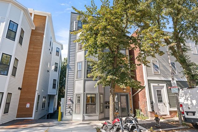216 Havre St 1, Boston, MA 02128