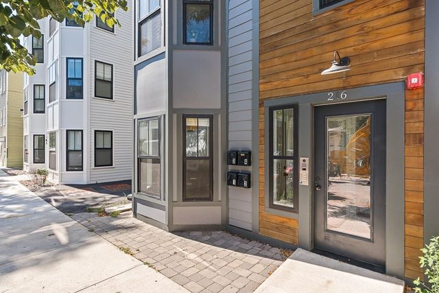 216 Havre St 1, Boston, MA 02128