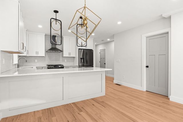 216 Havre St 1, Boston, MA 02128