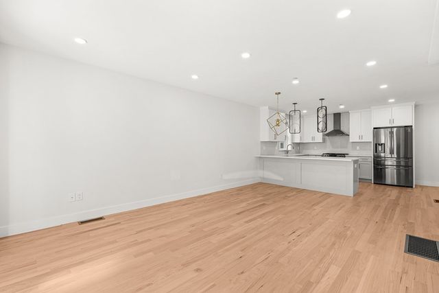 216 Havre St 1, Boston, MA 02128