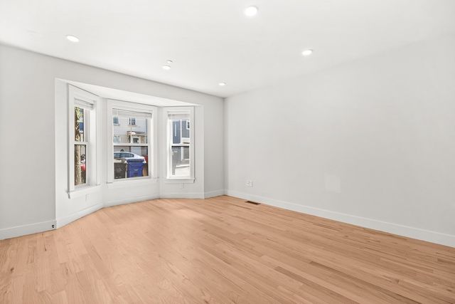 216 Havre St 1, Boston, MA 02128