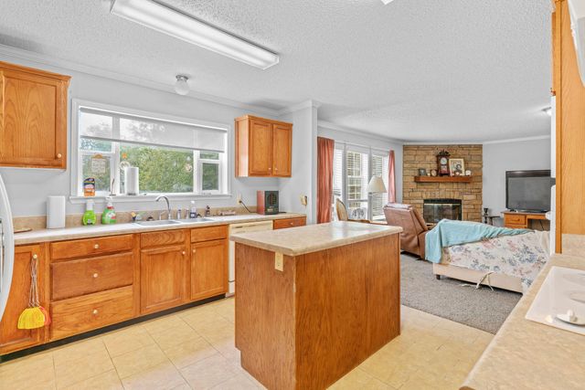 1605 N Main Street, Cassville, MO 65625