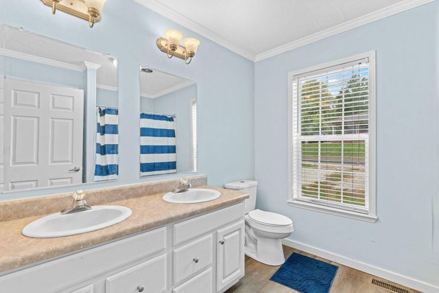 1605 N Main Street, Cassville, MO 65625