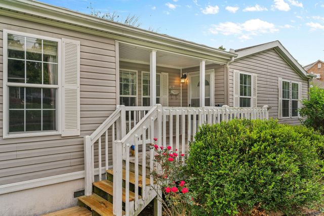 1605 N Main Street, Cassville, MO 65625