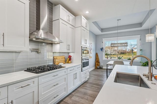 8867 Scarlet Drive, West Des Moines, IA 50266