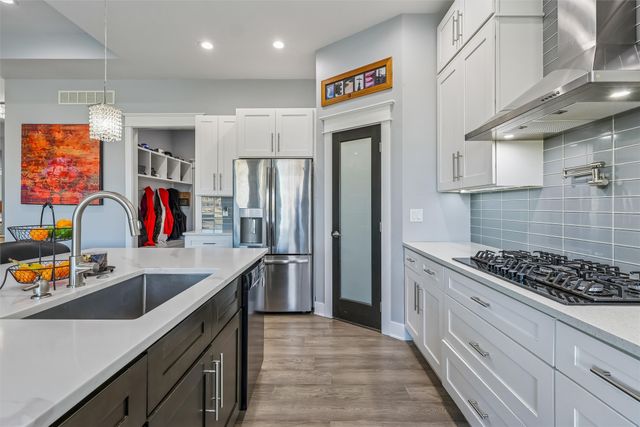 8867 Scarlet Drive, West Des Moines, IA 50266