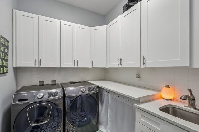 8867 Scarlet Drive, West Des Moines, IA 50266