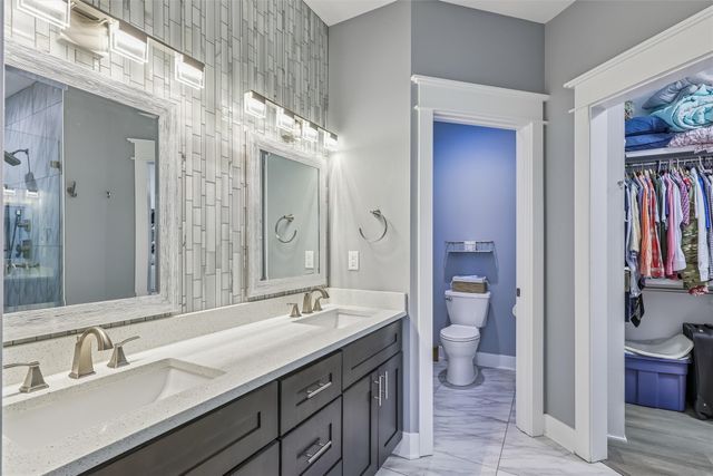 8867 Scarlet Drive, West Des Moines, IA 50266