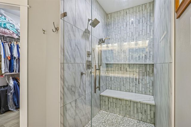 8867 Scarlet Drive, West Des Moines, IA 50266