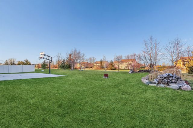 8867 Scarlet Drive, West Des Moines, IA 50266