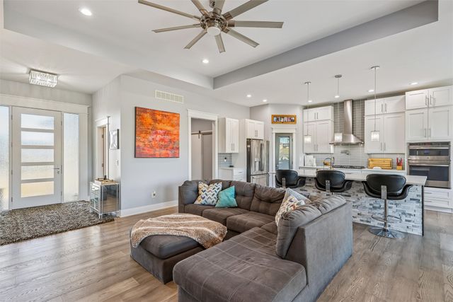 8867 Scarlet Drive, West Des Moines, IA 50266