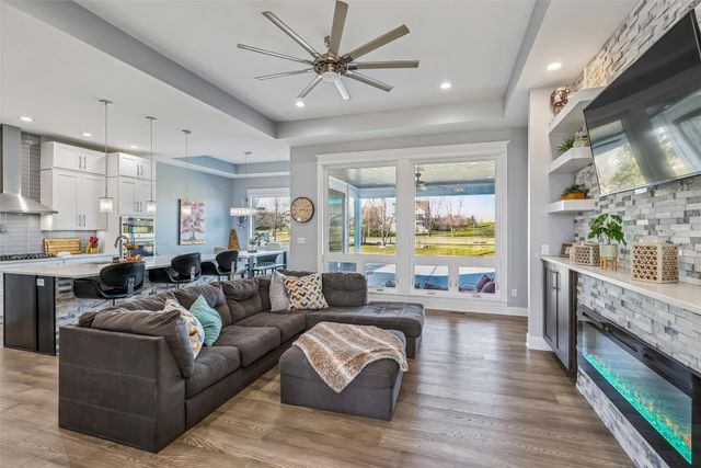 8867 Scarlet Drive, West Des Moines, IA 50266