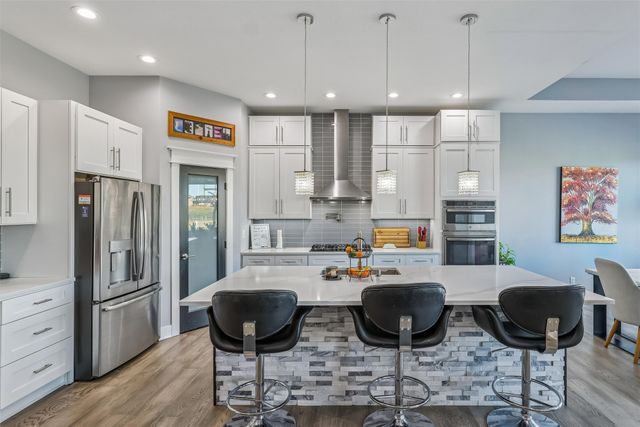 8867 Scarlet Drive, West Des Moines, IA 50266