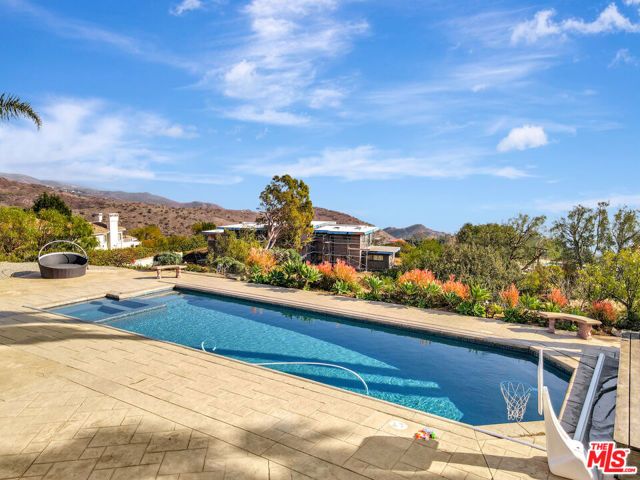 27425 Calicut Road, Malibu, CA 90265