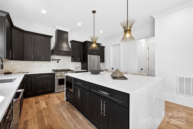 16315 Riverpointe Drive, Charlotte, NC 28278