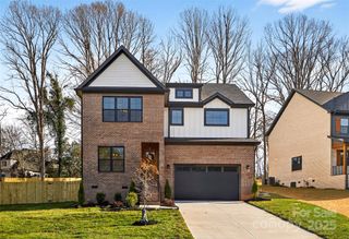 16315 Riverpointe Drive, Charlotte, NC 28278