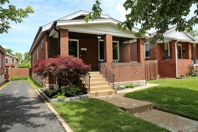5121 Rosa Avenue, St Louis, MO 63109