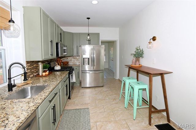 5121 Rosa Avenue, St Louis, MO 63109