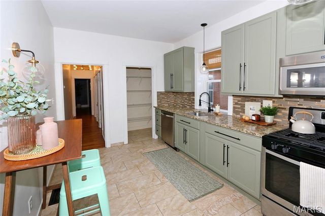 5121 Rosa Avenue, St Louis, MO 63109