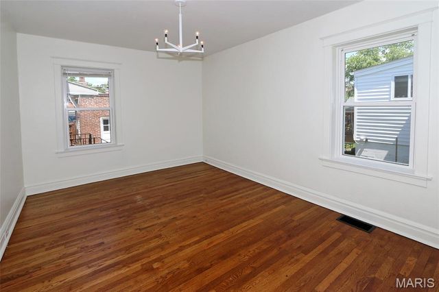 5121 Rosa Avenue, St Louis, MO 63109