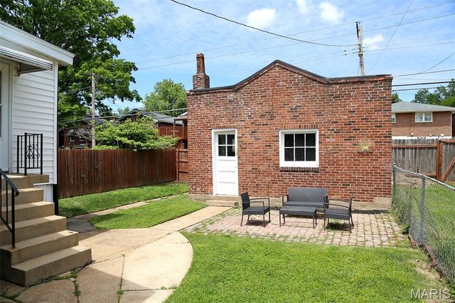 5121 Rosa Avenue, St Louis, MO 63109