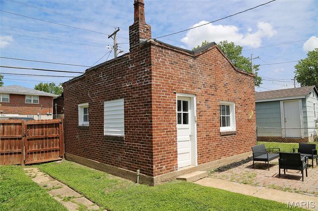 5121 Rosa Avenue, St Louis, MO 63109