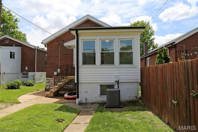 5121 Rosa Avenue, St Louis, MO 63109