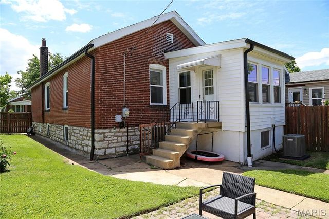 5121 Rosa Avenue, St Louis, MO 63109