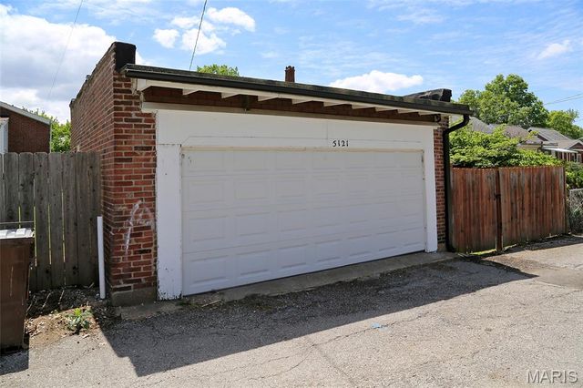 5121 Rosa Avenue, St Louis, MO 63109
