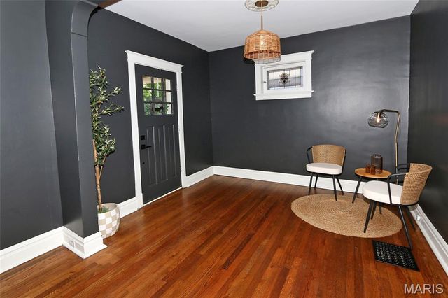 5121 Rosa Avenue, St Louis, MO 63109