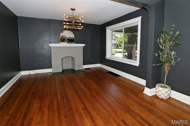 5121 Rosa Avenue, St Louis, MO 63109