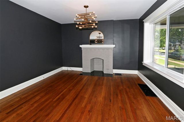 5121 Rosa Avenue, St Louis, MO 63109