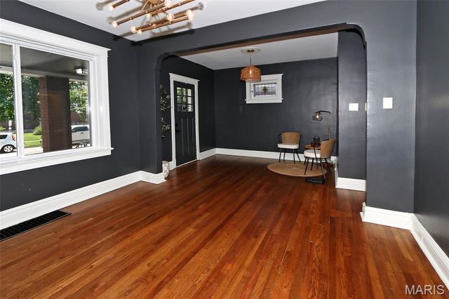 5121 Rosa Avenue, St Louis, MO 63109