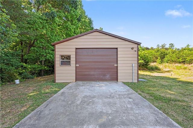 514 Paul Kennedy Road, Thomasville, NC 27360