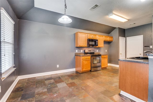 110 Commonwealth Circle, Waxahachie, TX 75165