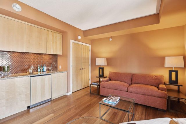 1235 Yale Place 1706, Minneapolis, MN 55403