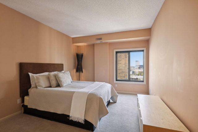 1235 Yale Place 1706, Minneapolis, MN 55403